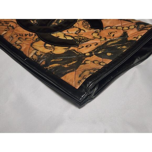 US Based Authentic Chanel CC Printed & Leather Quilted Clutch Bag w Medallion - Picture 8 of 15